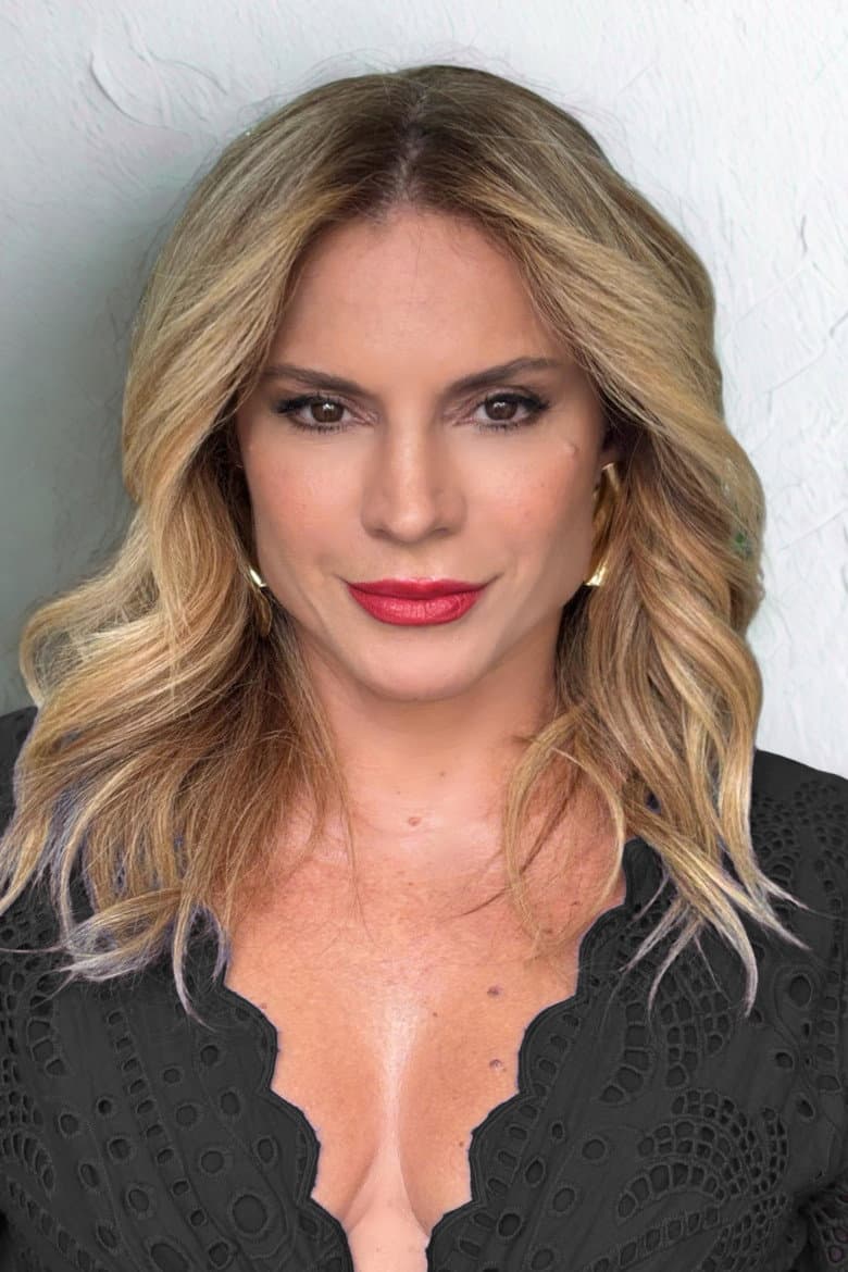 Maíra Charken