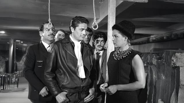 Şafakta Üç Kurşun