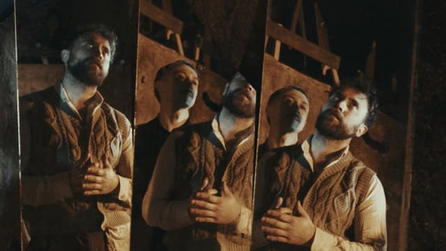 En la noche suena el viento