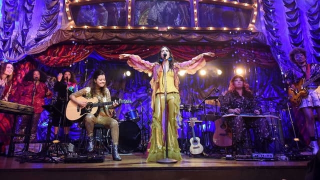 Acústico MTV: Manu Gavassi canta Fruto Proibido