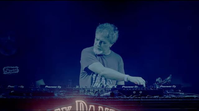 Voy a saco, Guitarras y Clubs