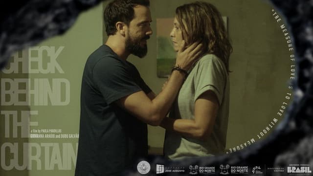 Olhe Atrás da Cortina