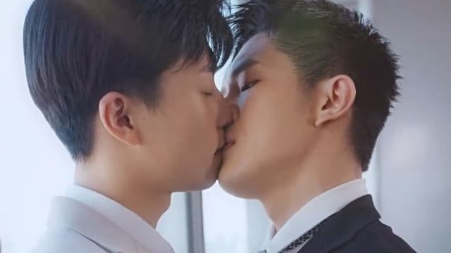 My Enemy Has a Crush on Me