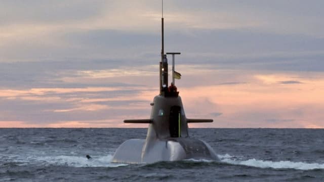 Submarines: Underwater Myths