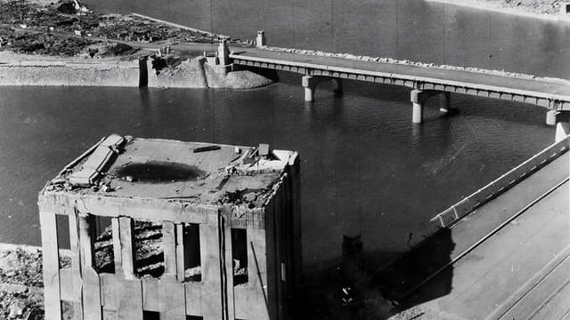 Under the Cloud of Hiroshima