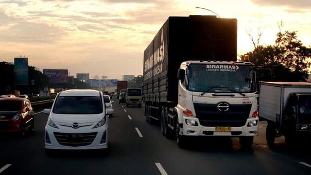 Ciężarówką przez Indonezję