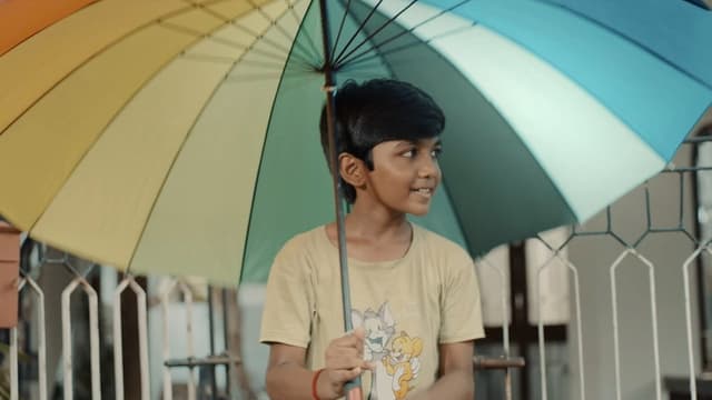 Vaanam Neenthum Kudaai