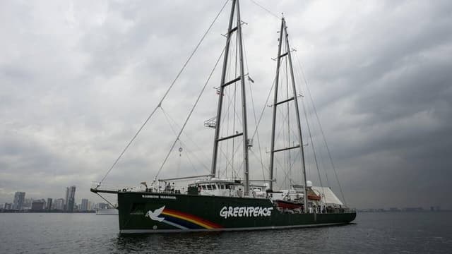 Qui a coulé le Rainbow Warrior ?