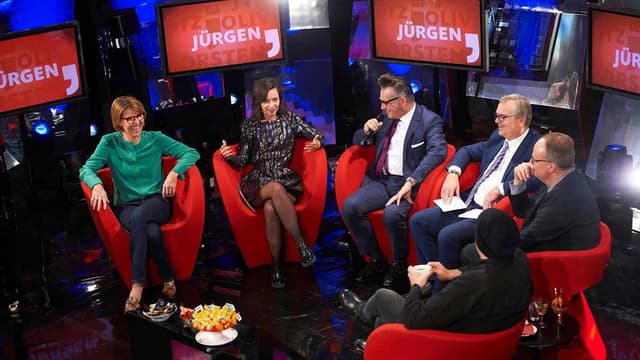 Bettina, Bianca, Götz, Jürgen, Oliver und Torsten sehen fern