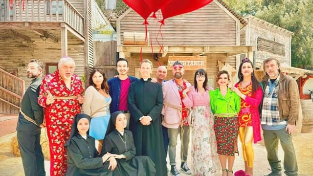 Din Don 8 - Viaggio di nozze a Cinecittà World