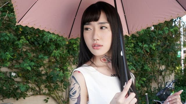 DASD-622 "Now, Nii-chan" Sudden Return Home With Full Body Tattoo. A Younger Sister Who Smiles At His Brother's Crotch. Aoi Mizumori